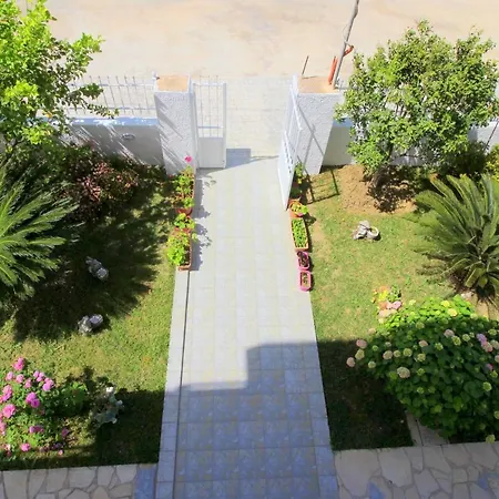 Apartment Sunset Berdenesh *