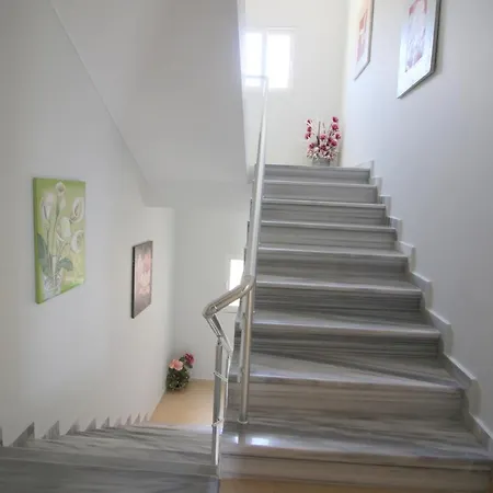 Apartment Sunset Berdenesh *