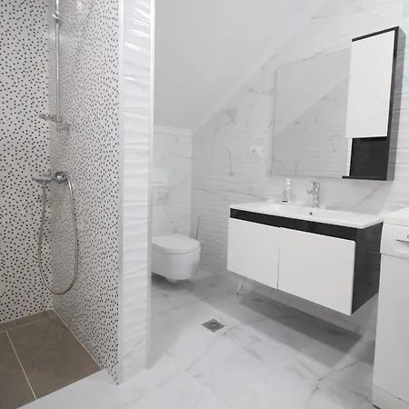 Sunset Berdenesh Apartment Sarandë