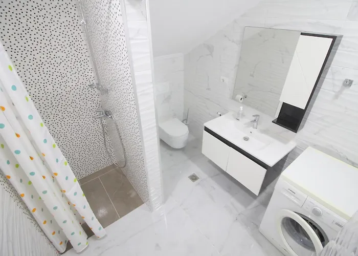 Sunset Berdenesh 아파트